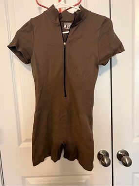 Brown Ribbed Short Sleeve Zip Romper